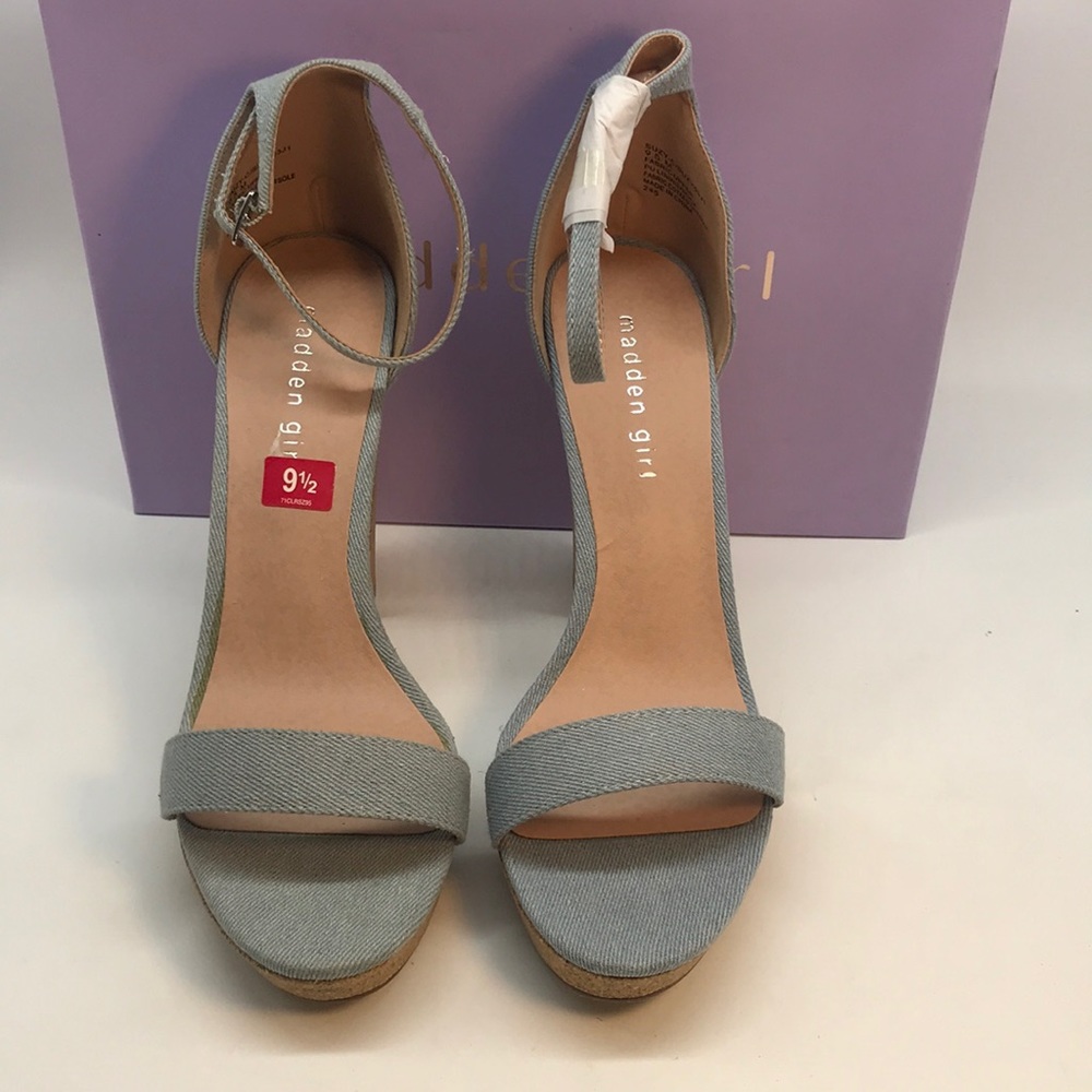 Madden Girl
Women's Suzy C Denim Sandals, Denim Blue Size 9.5 - Picture 4 of 16